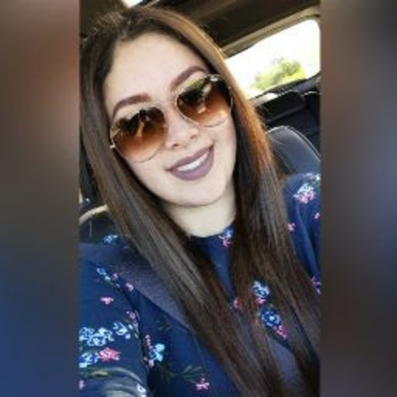 Meet your Posher, Gail - Picture 1 of 1